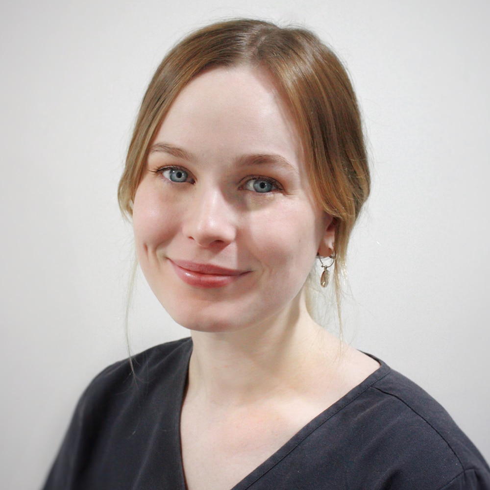 rebecca-dingwall-headshot-1000×1000-1